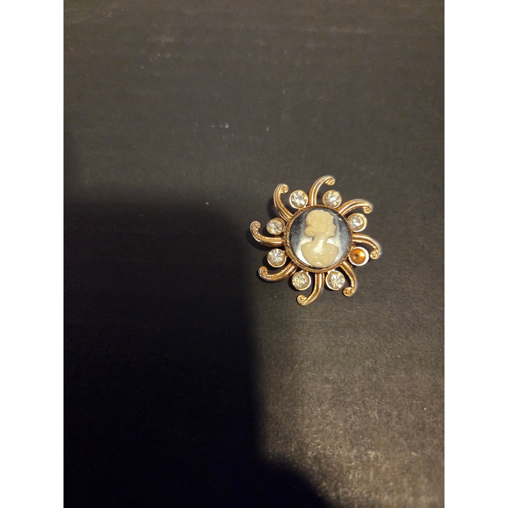 Vintage Gold Tone Sunburst Cameo Brooch Rhinestone Starburst Pin Silhouette